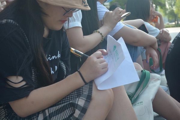 �齫������