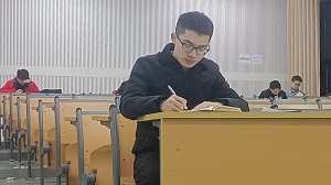 �齫������