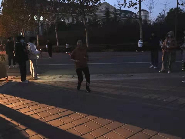 �齫������