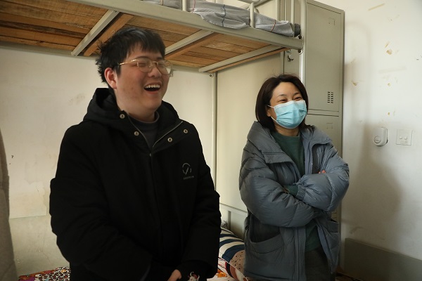 �齫������