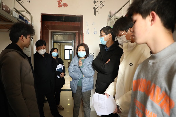 �齫������