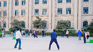 �齫������