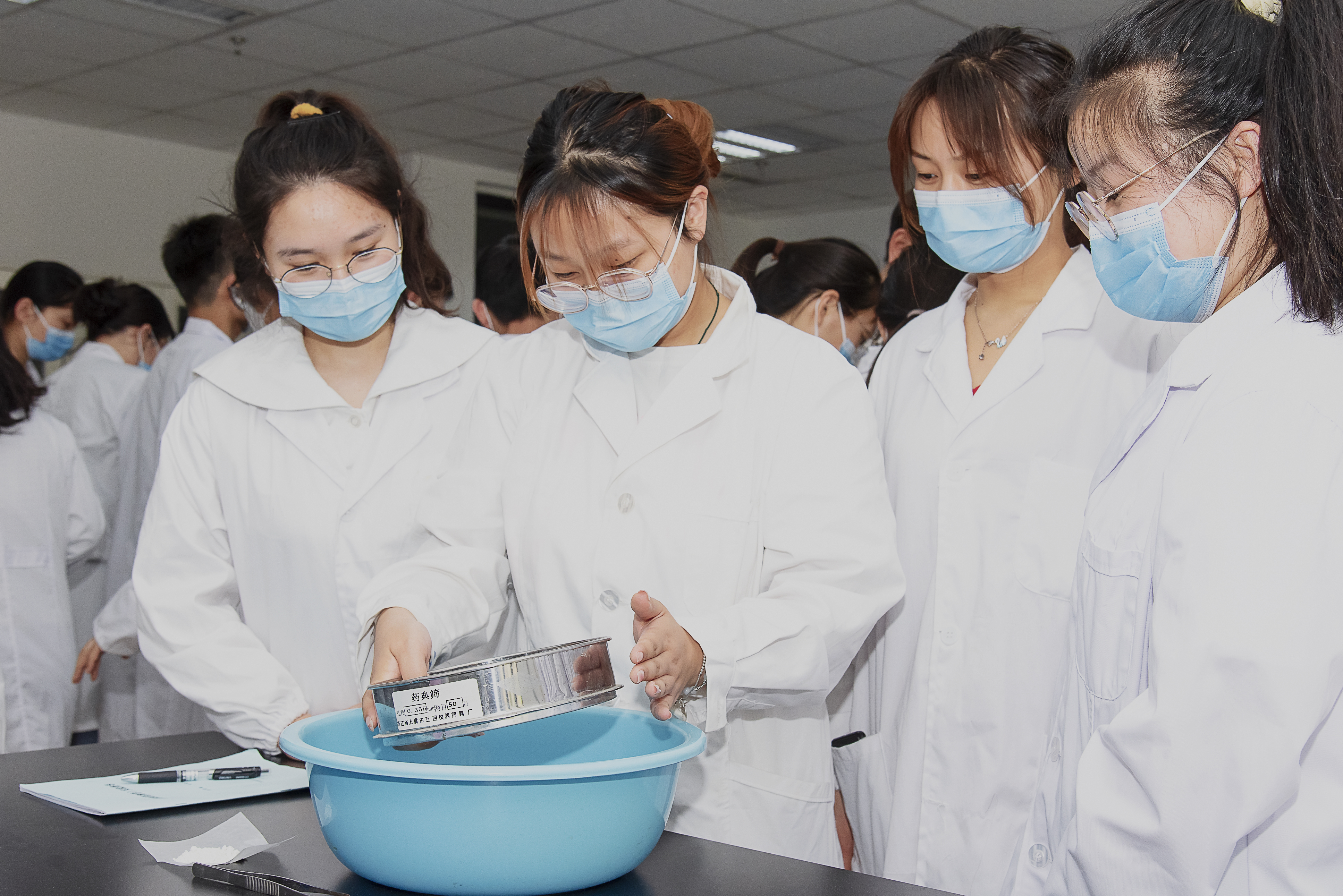 �齫������