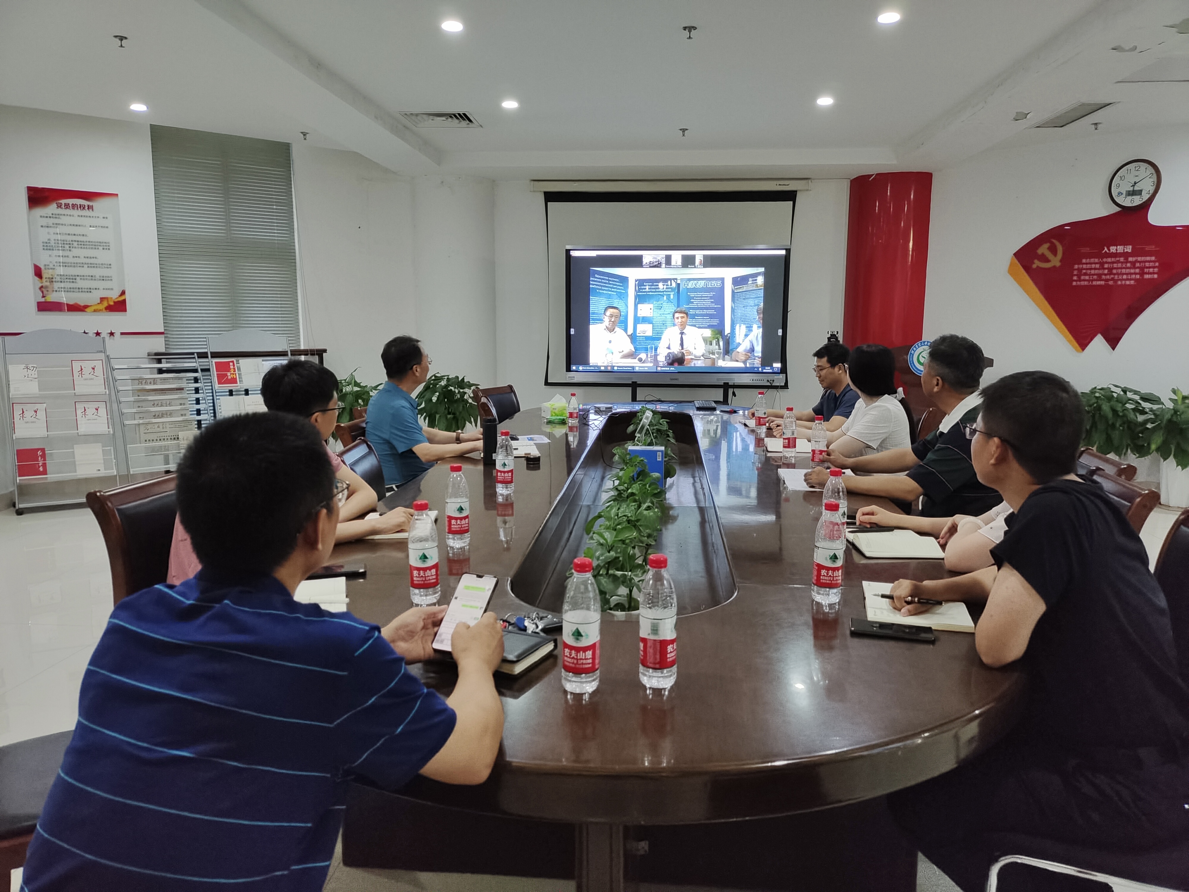 �齫������