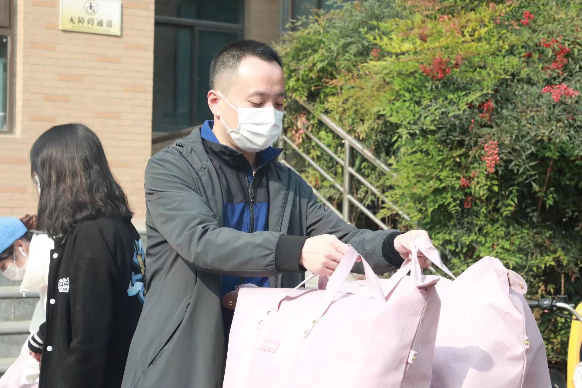 �齫������