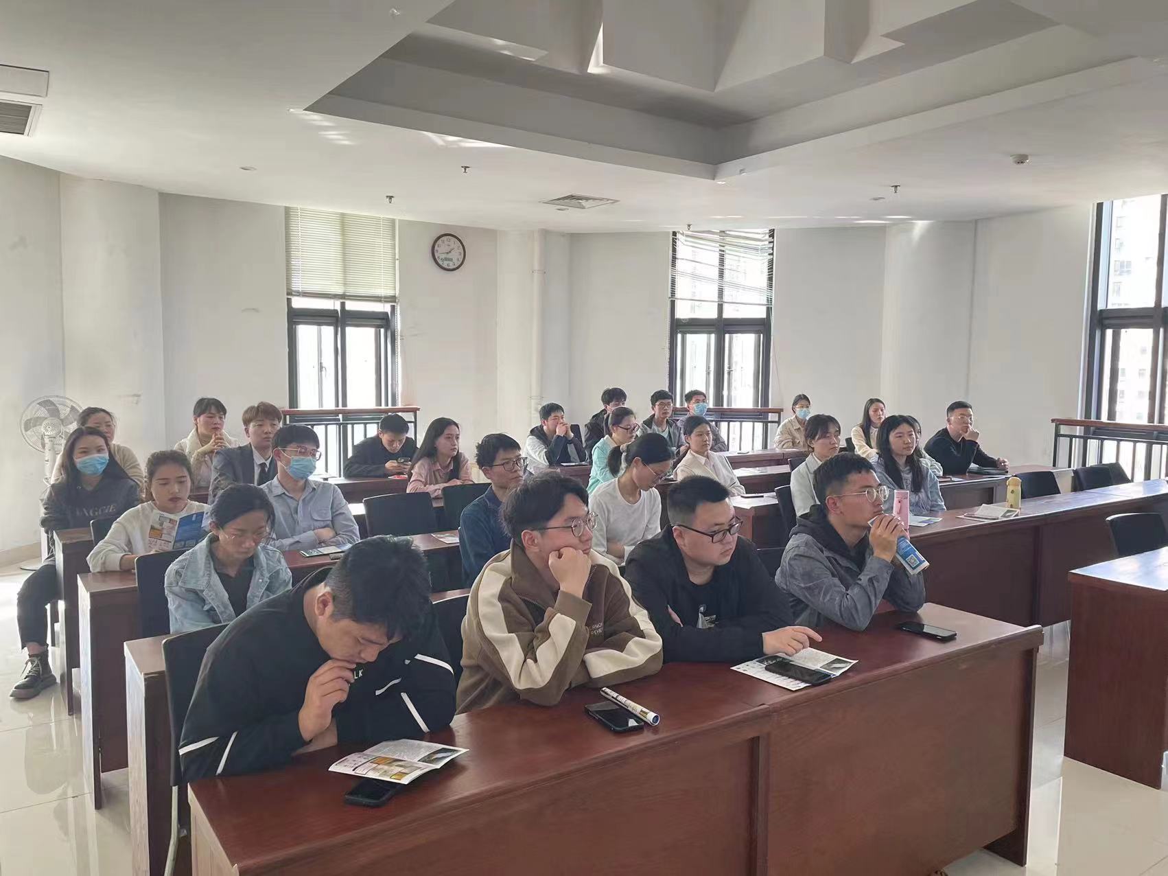 �齫������