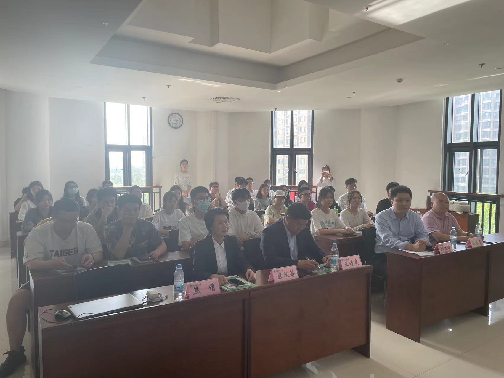 �齫������