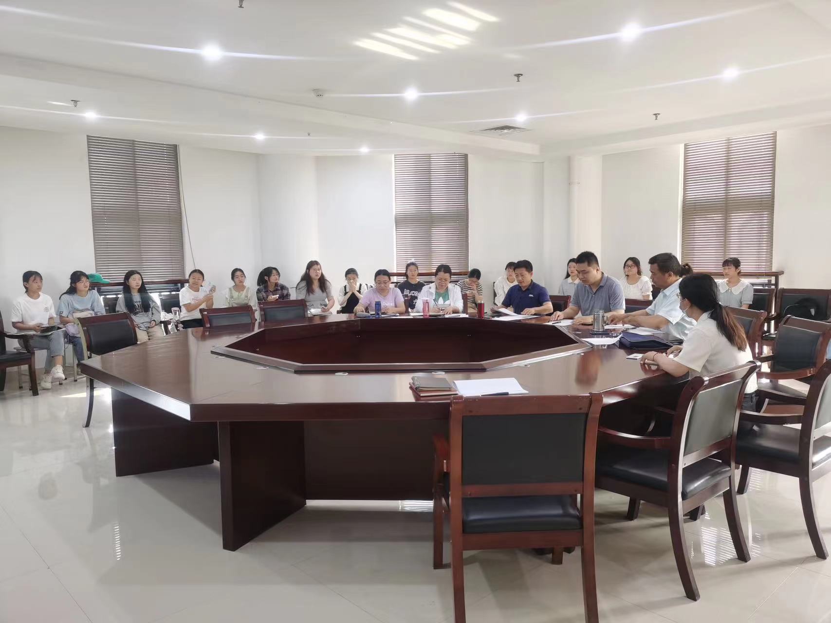 �齫������