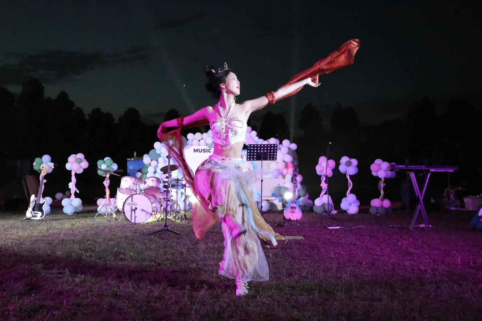 �齫������