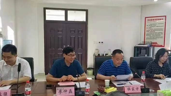 �齫������