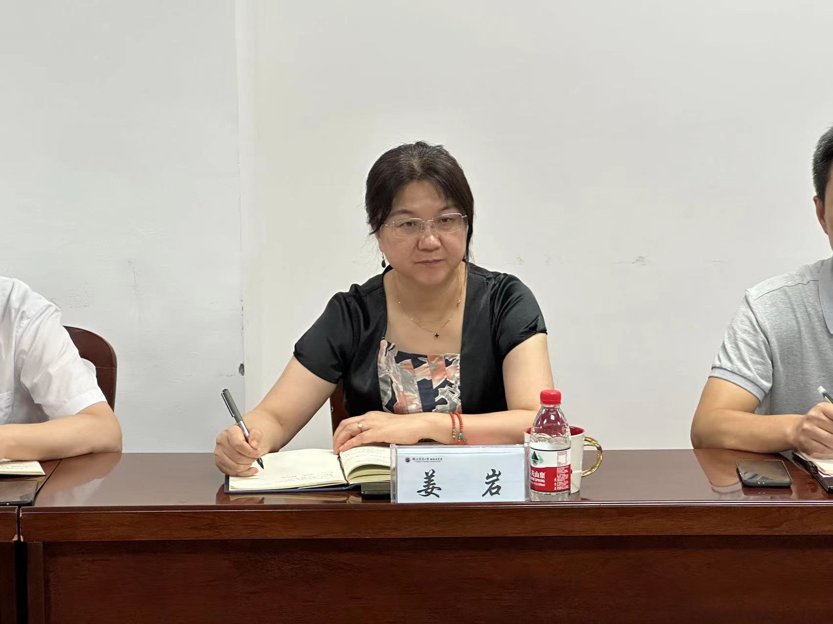 �齫������