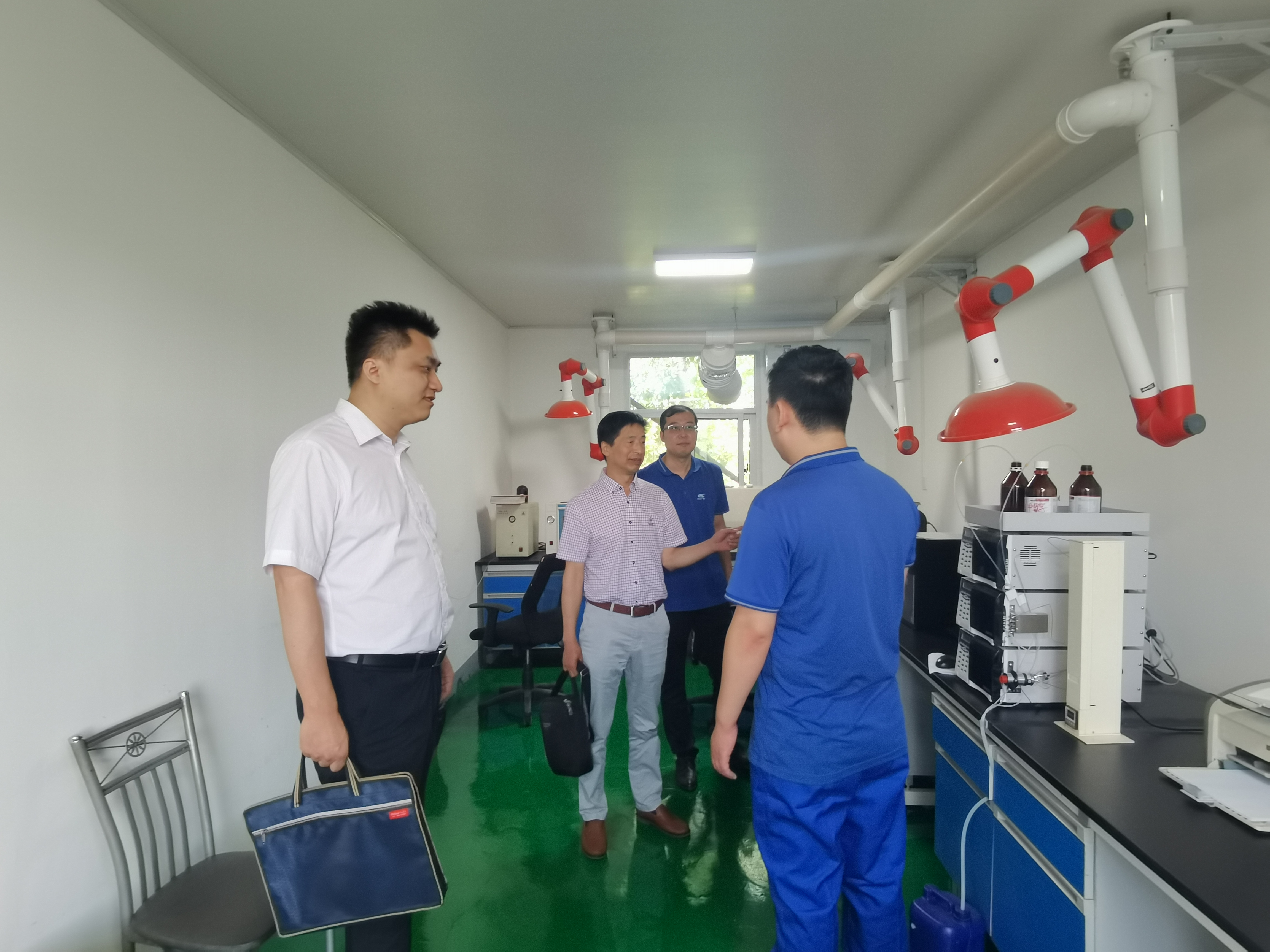 �齫������