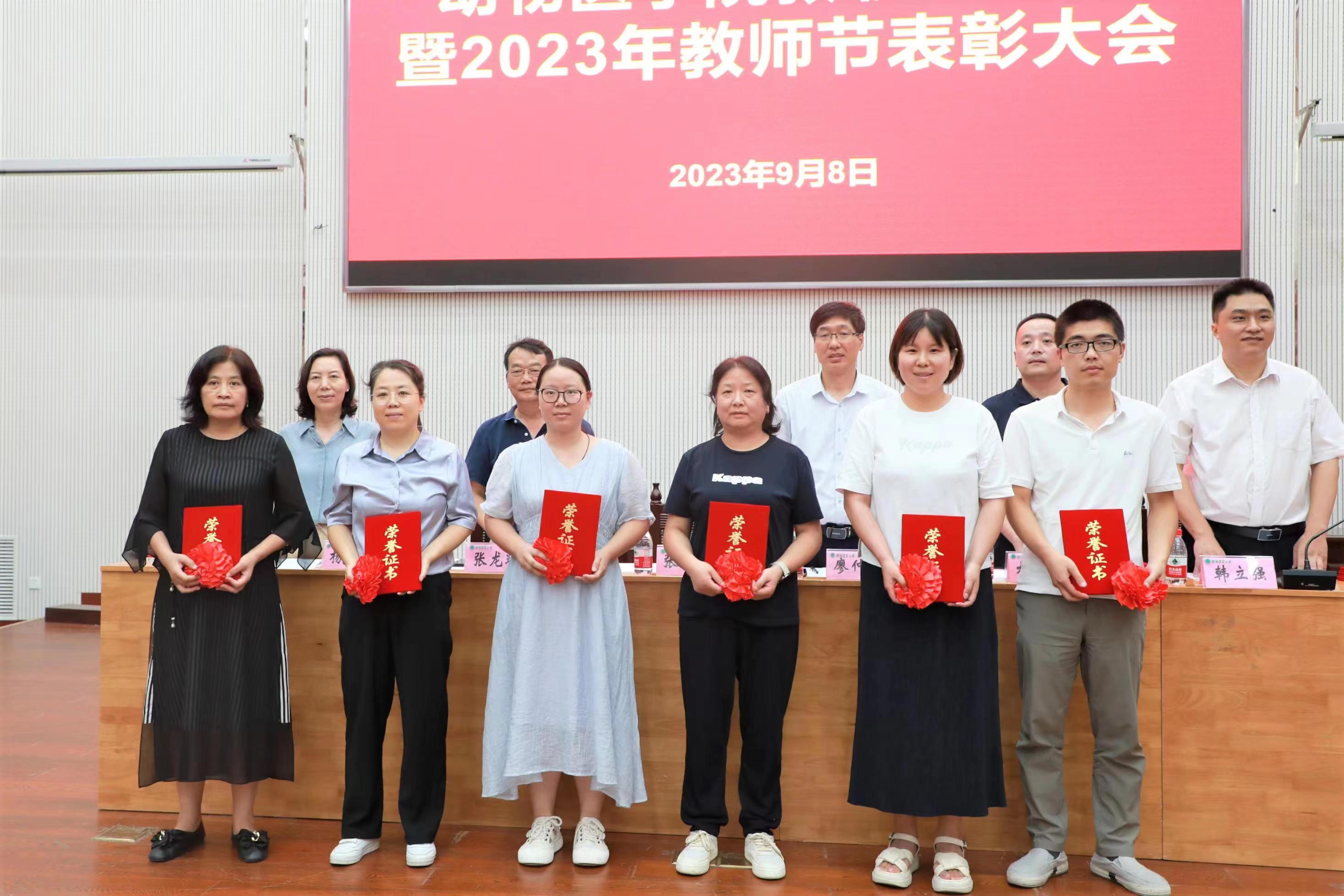 �齫������