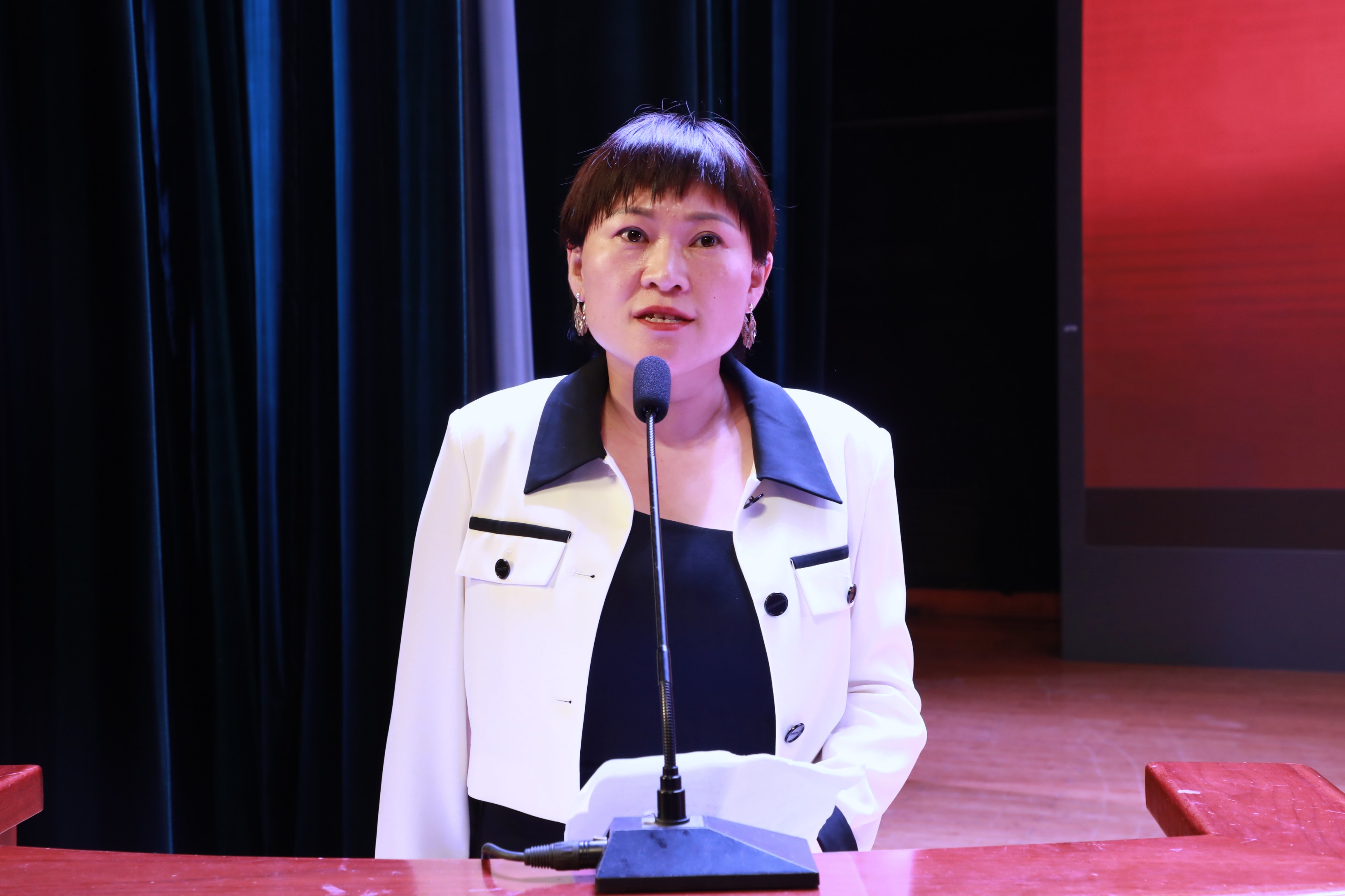 �齫������