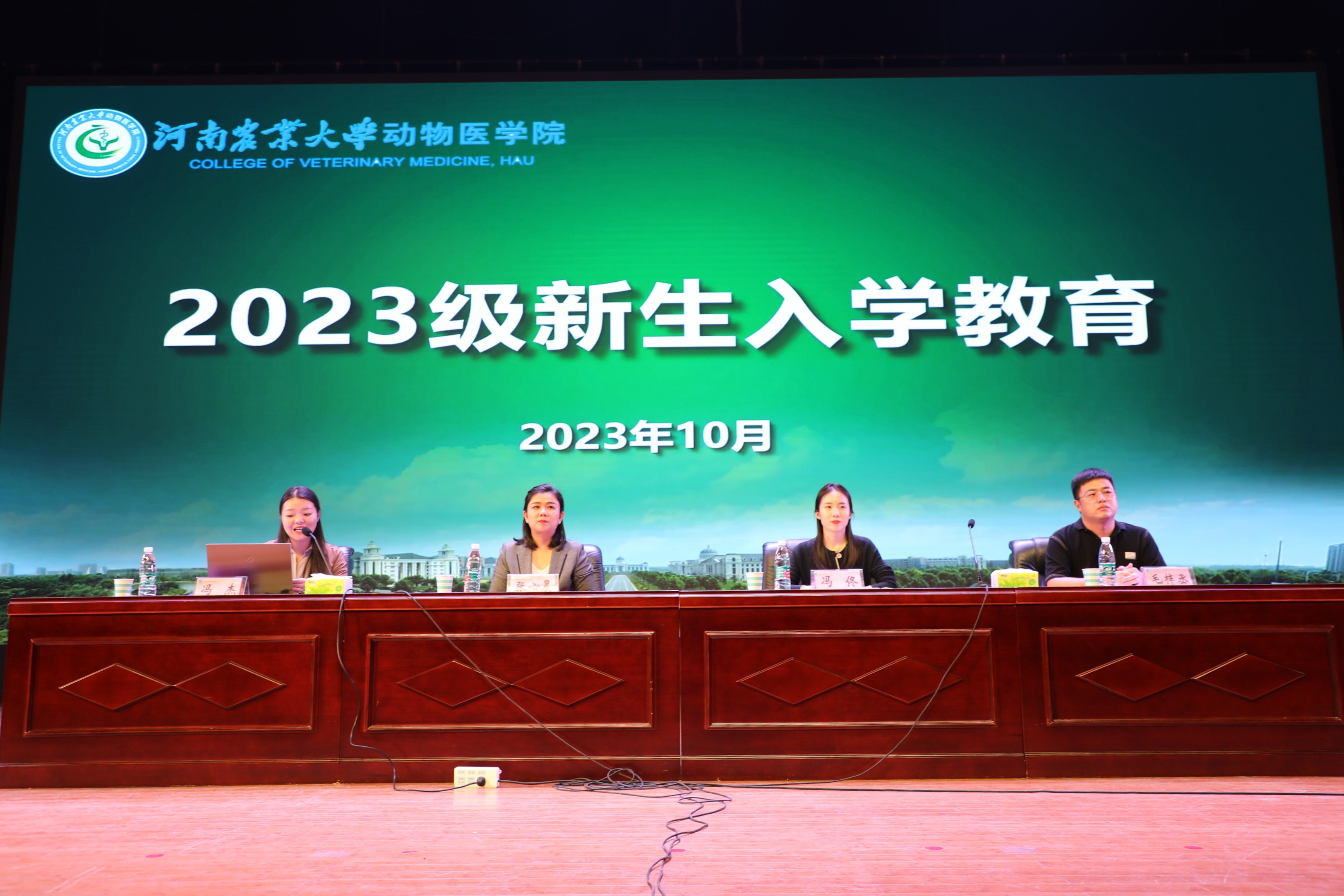 �齫������