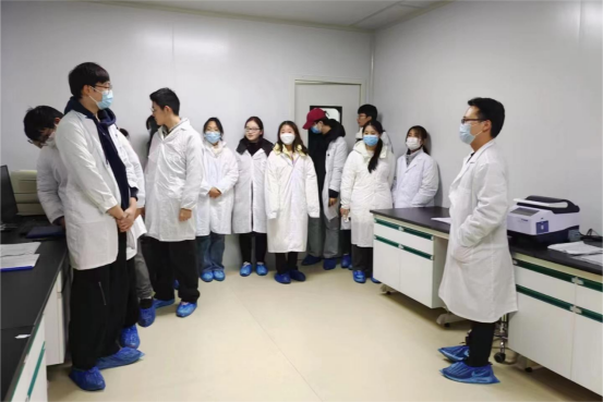 �齫������