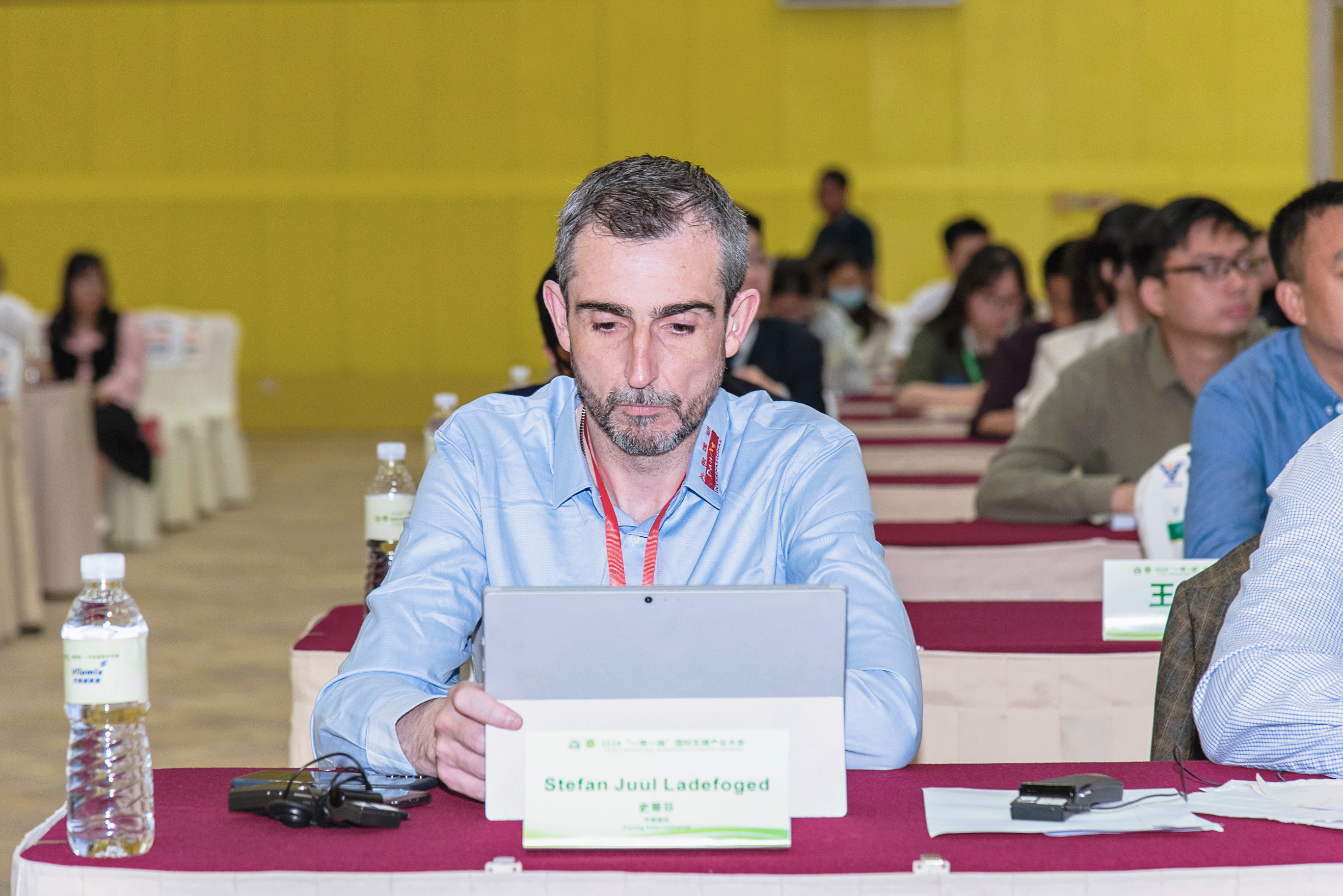 �齫������