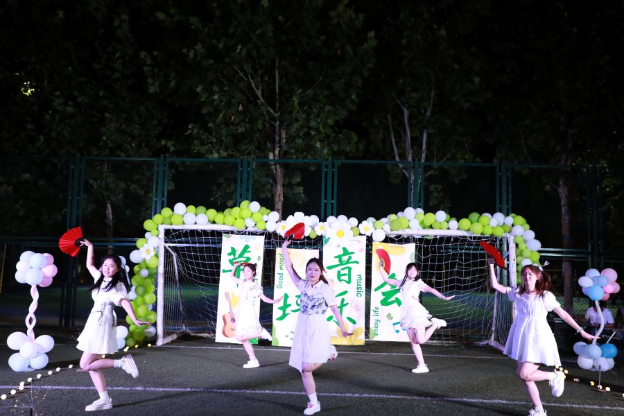 �齫������