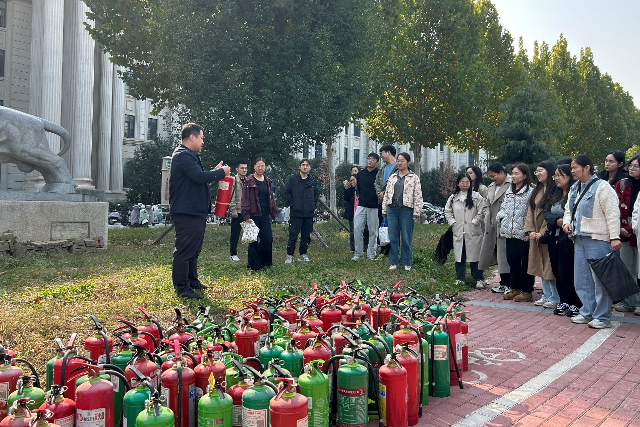 �齫������