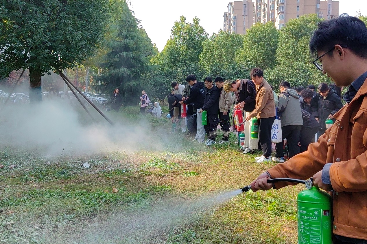 �齫������