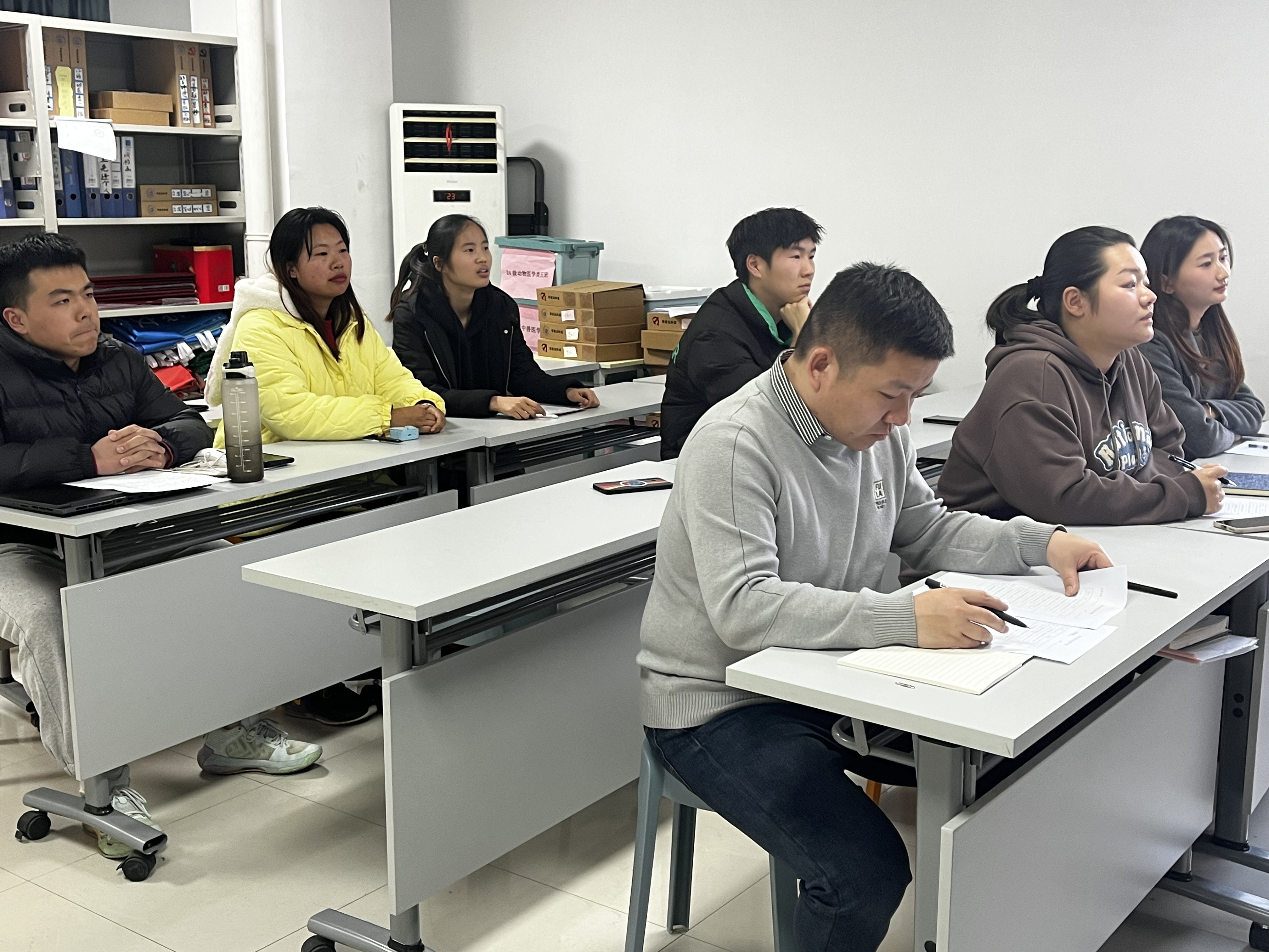 �齫������