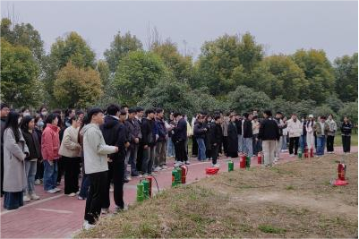 �齫������