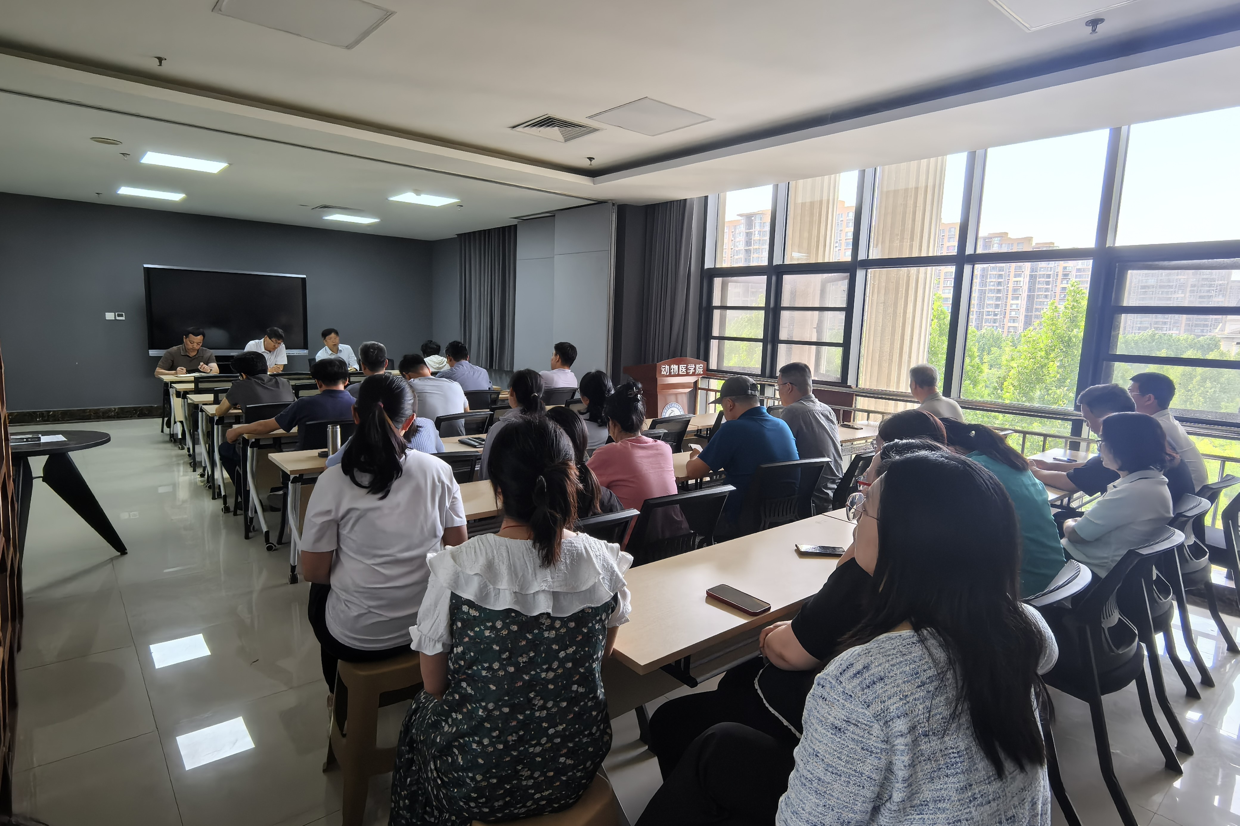 �齫������