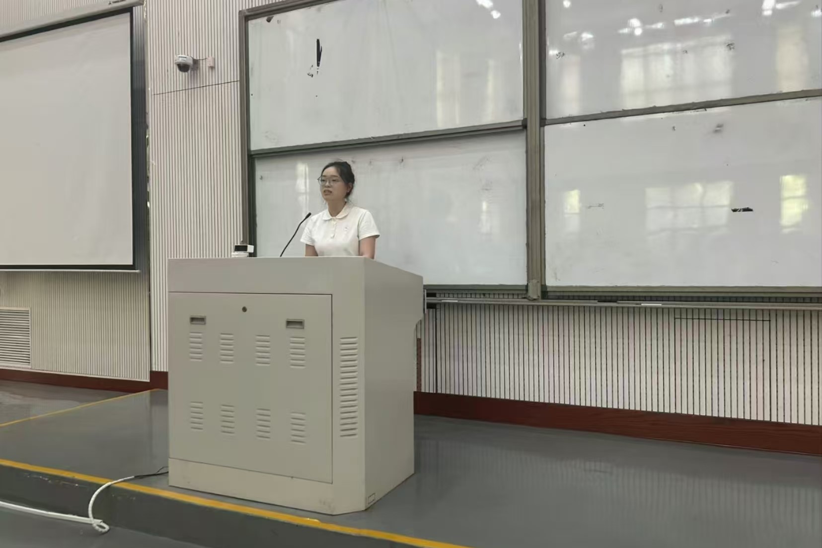 �齫������