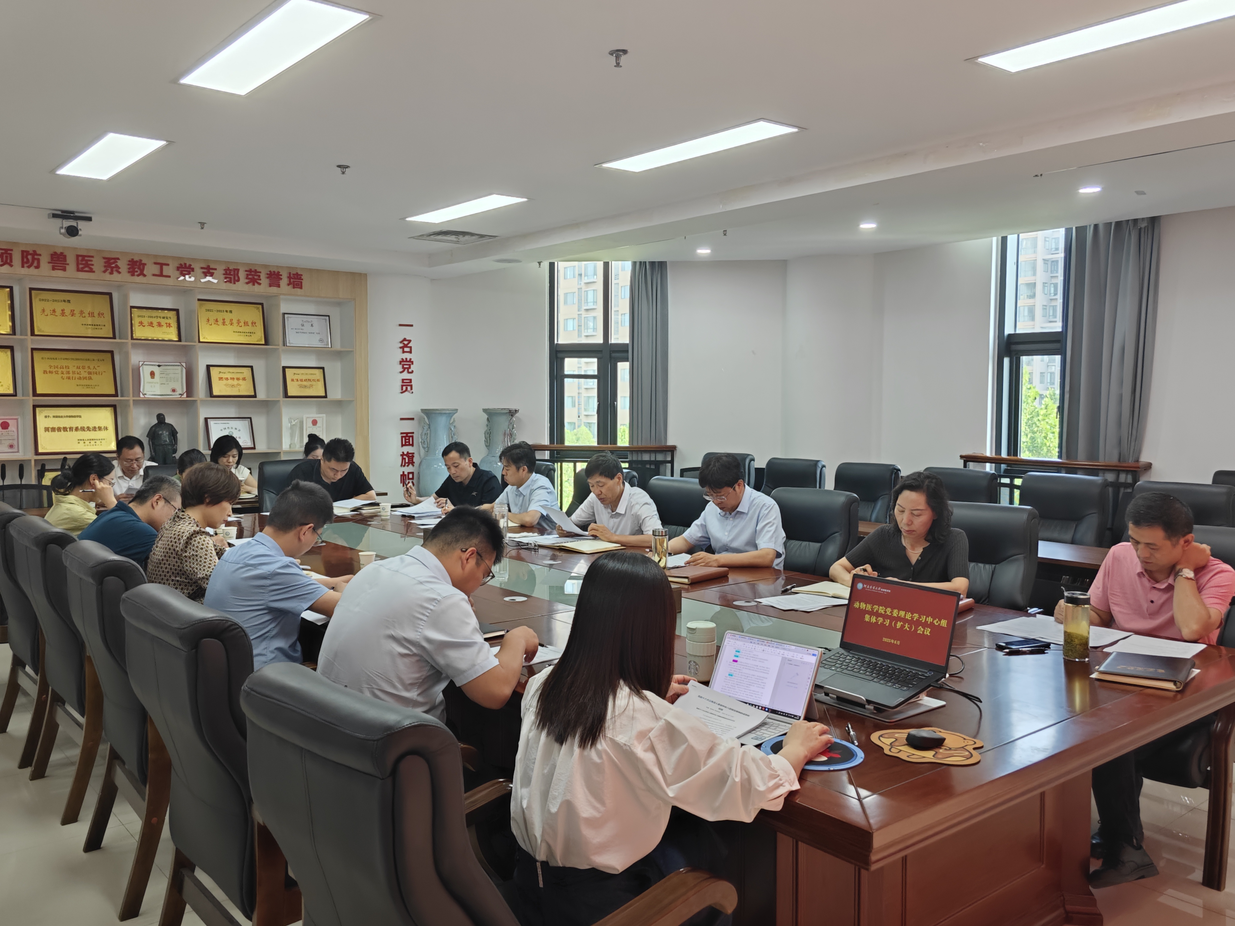 �齫������