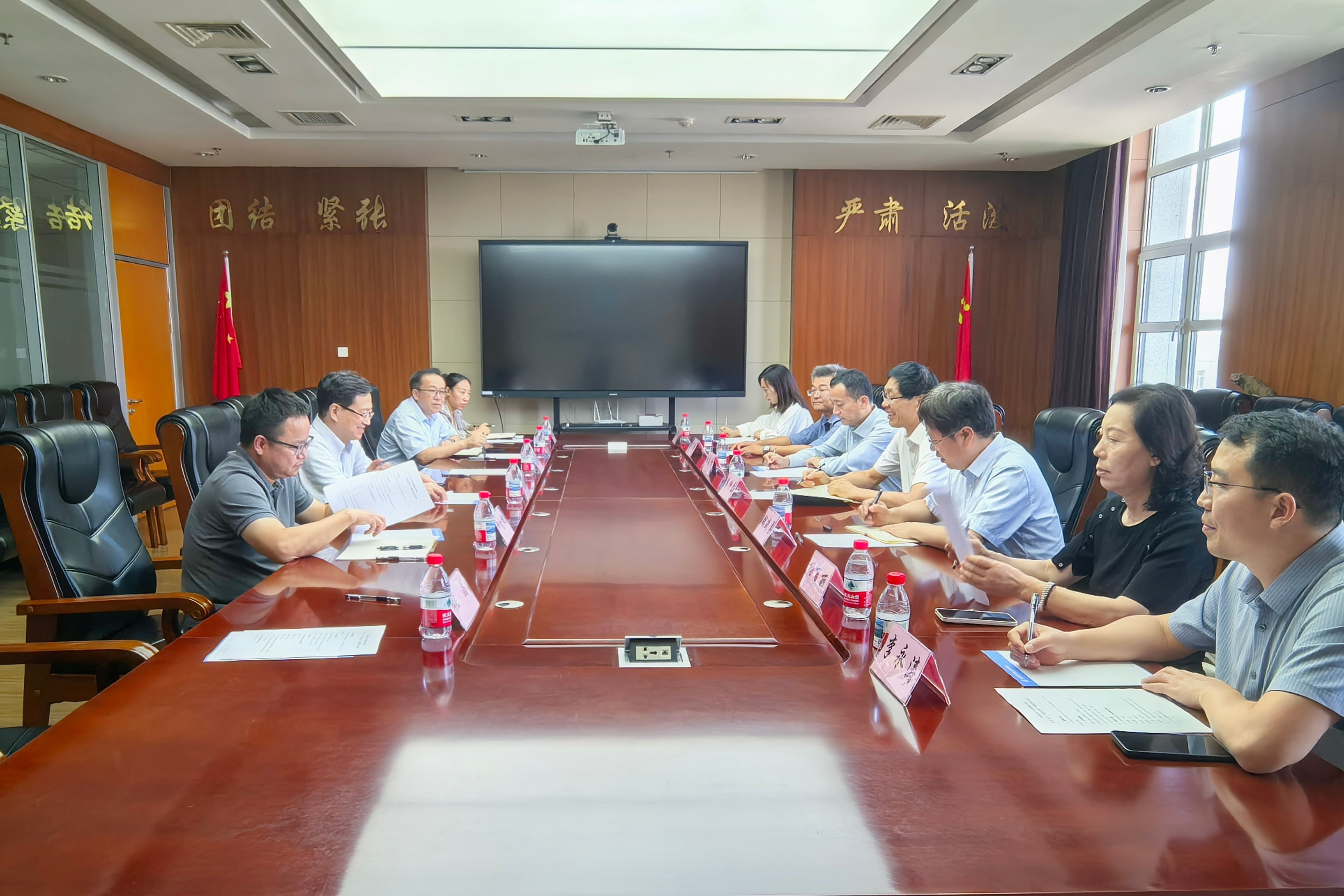 �齫������