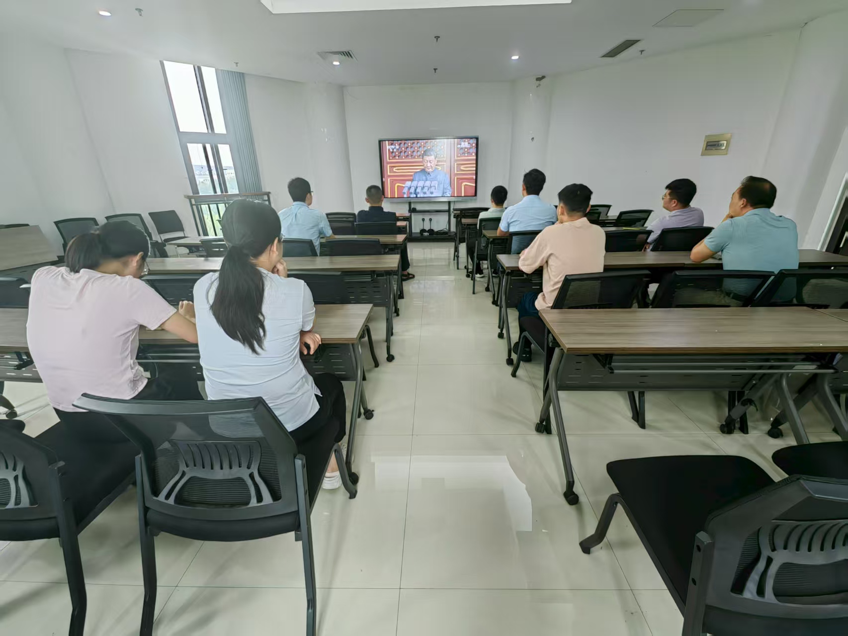 �齫������