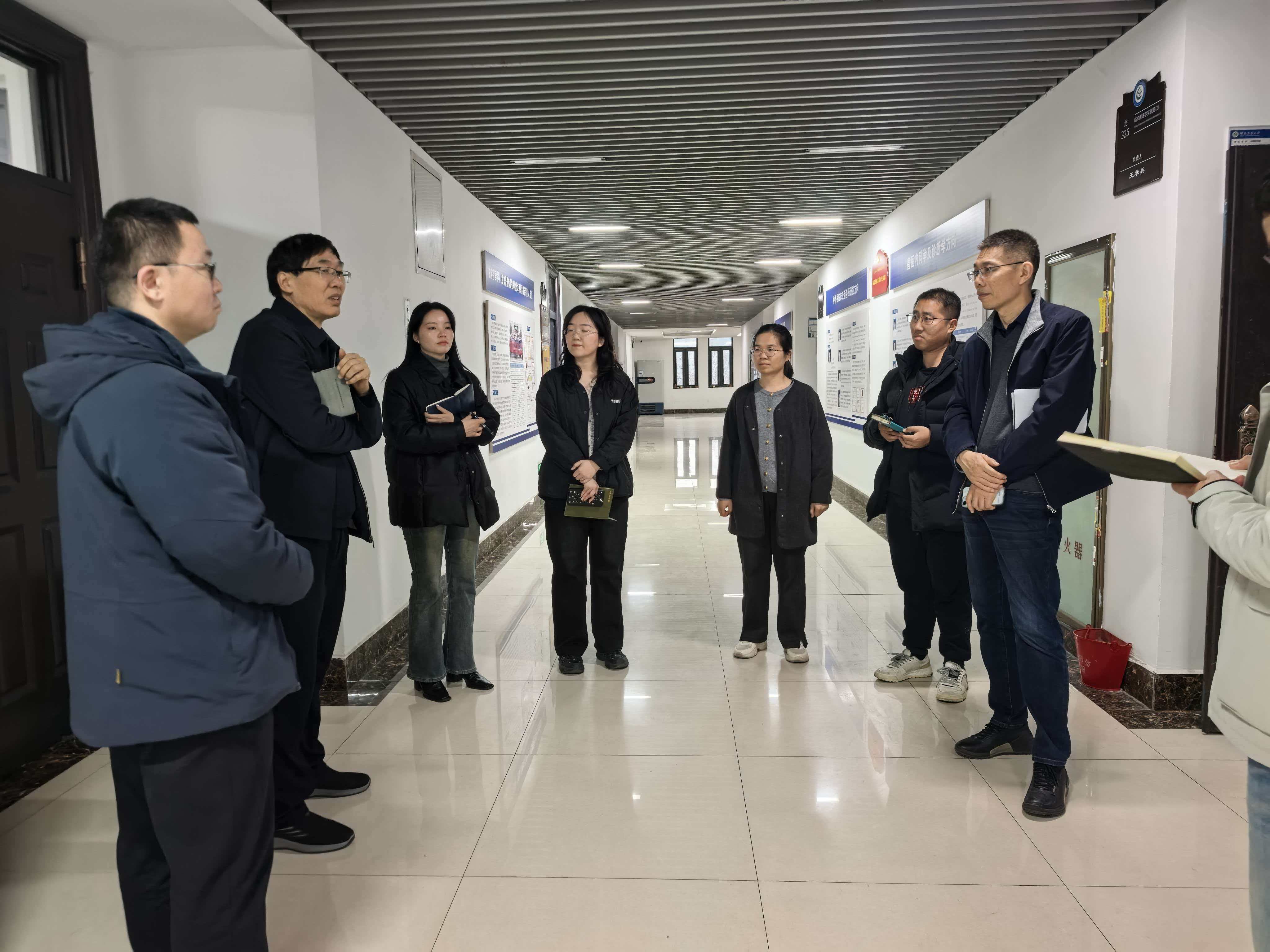 �齫������