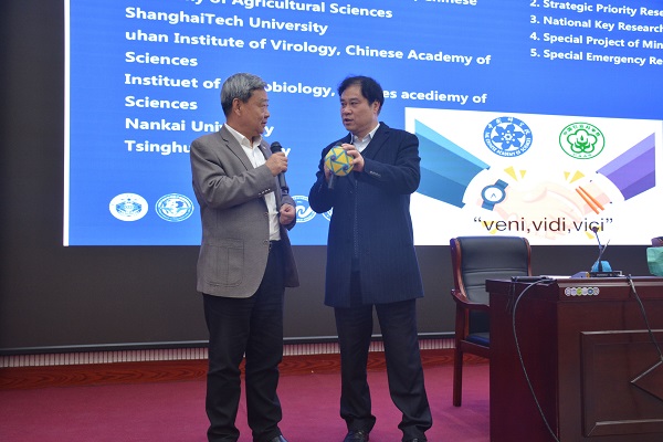 �齫������