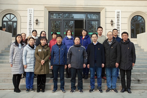 �齫������