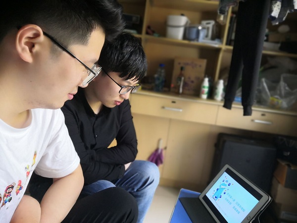 �齫������