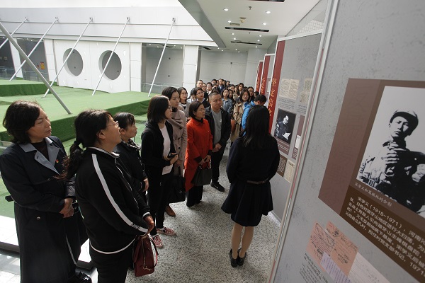 �齫������