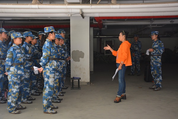 �齫������