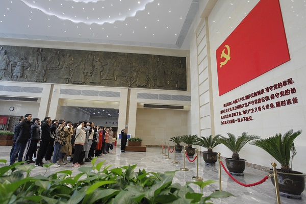 �齫������