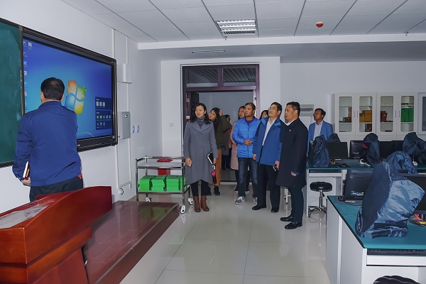 �齫������