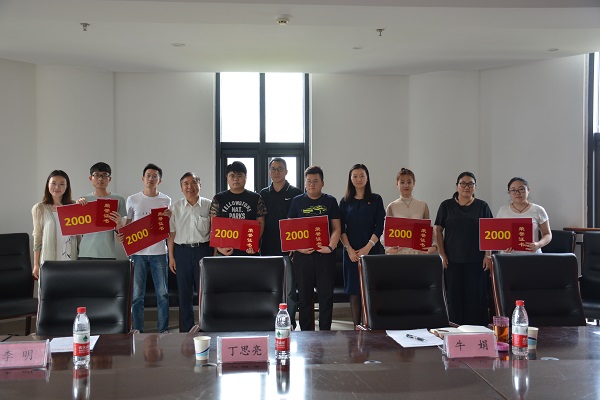 �齫������