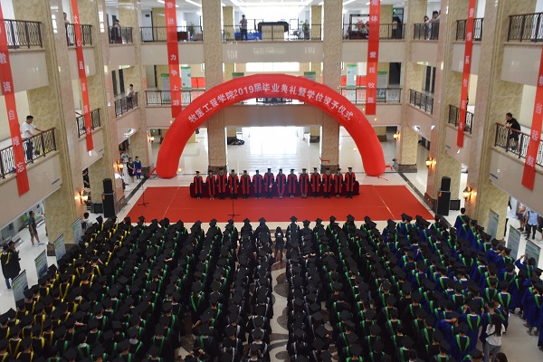 �齫������