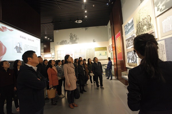 �齫������