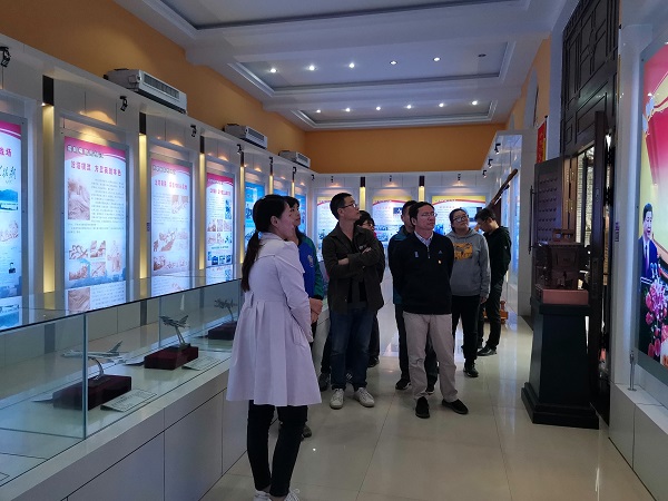 �齫������