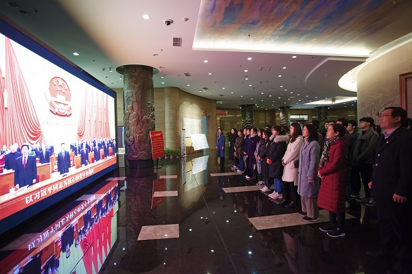 �齫������